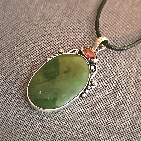 Nephrite & Garnet gemstone necklace silver with cord new beautiful - Picture 4 of 7